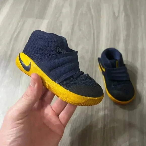 Nike Kyrie 2 Cavs Size 5C Color Blue and Yellow - Picture 1 of 6